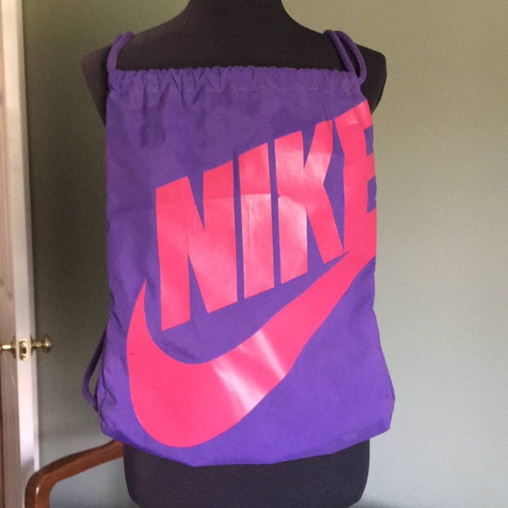 Nike Purple/pink drawstring bag.